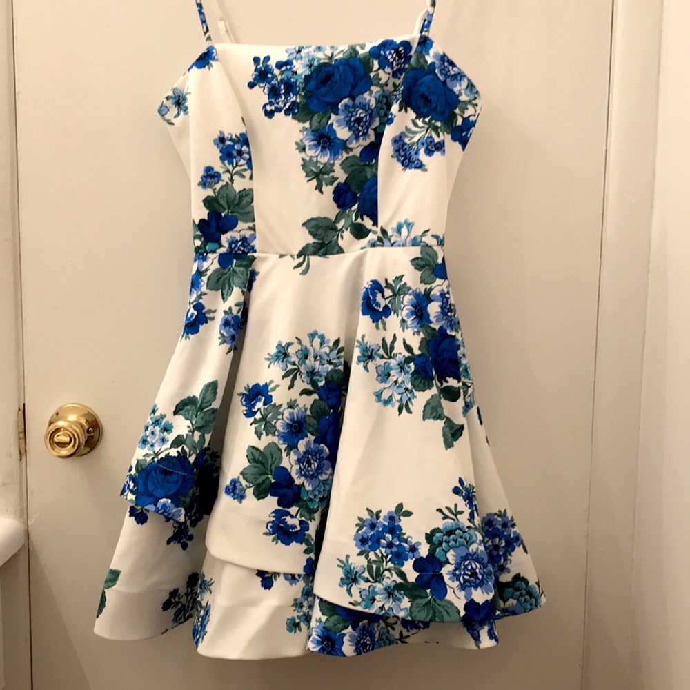 White & Blue flower dress. Size 11/12 Juniors